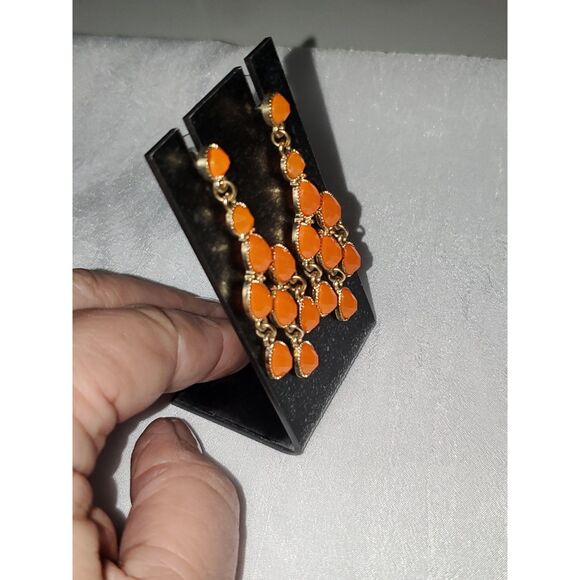 A Vintage Pair of Chandelier Dangle Earrings Pierced Orange Faceted Acrylic - Picture 6 of 9